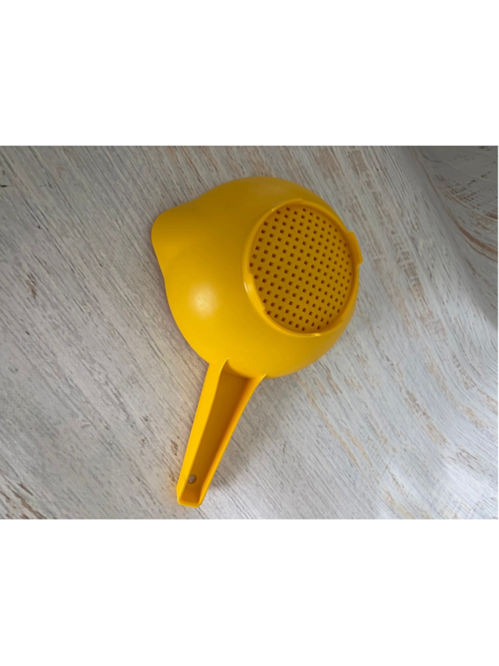 Tupperware Yellow One Size Cook Utensil Strainer